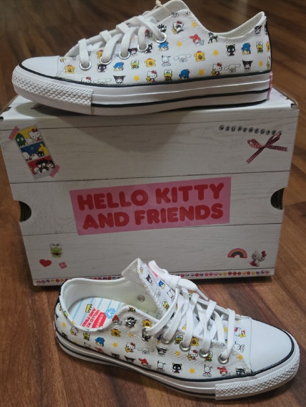 Converse  Low-Top Sneakers with Multicolor Cartoon Print Hello Kitty Sanrio Sz 8 - Picture 3 of 12